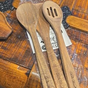 Pioneer Woman Acacia Wood turnder, Wood Spoon, Wood Slotted Spoon, spoon Rest Ne